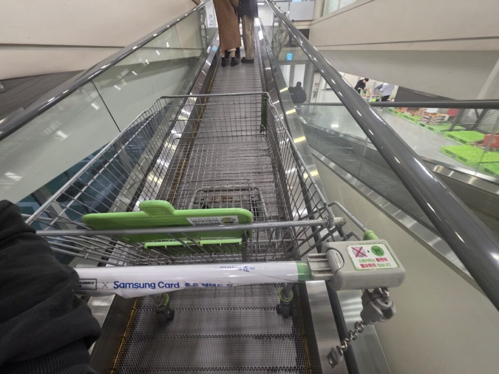A wide cinematic view of the entrance to a Lotte Mart ZETTAPLEX, showcasing the best large grocery stores in Seoul for families 2026 for a strategic shopping experience.