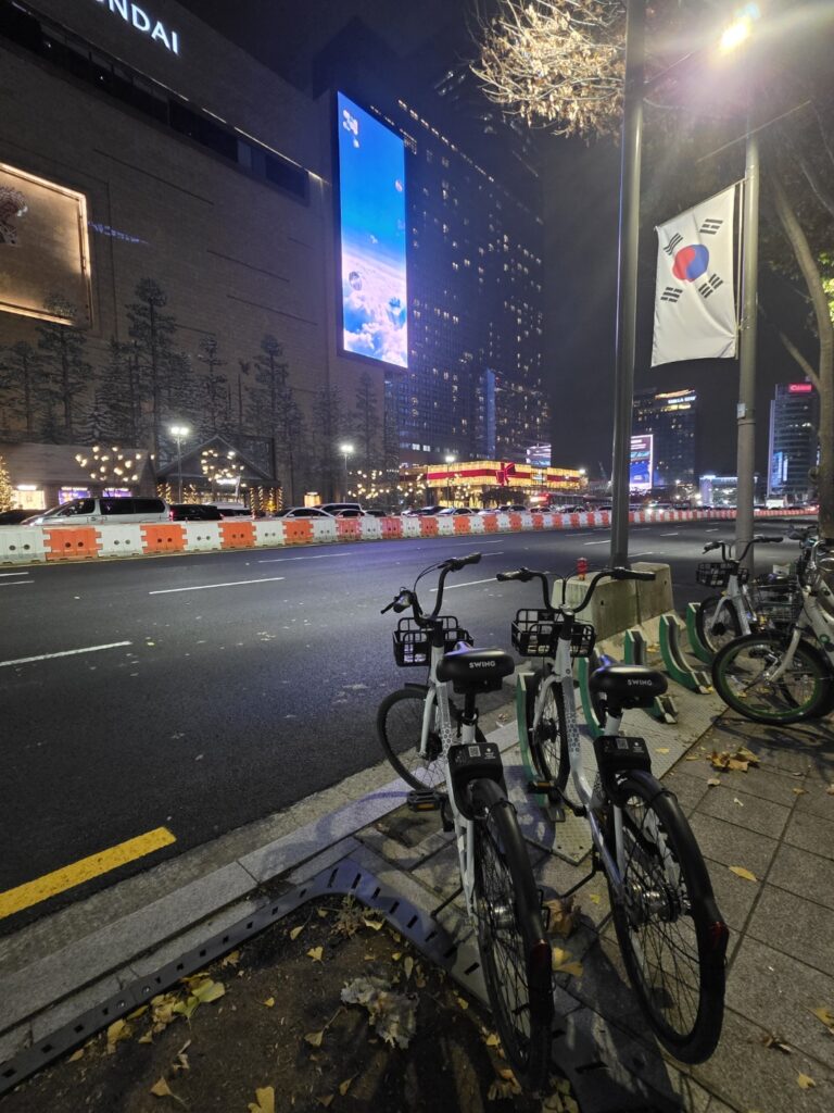 The walking area around COEX Mall near Samseong Station, surrounded by shops, cafés, and glass buildings.