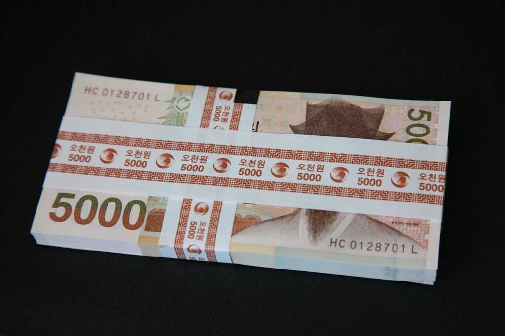 A stack of Korean Won bills used to explain the deposit benefits of Community Banks in Korea like Shinhyup and MG.