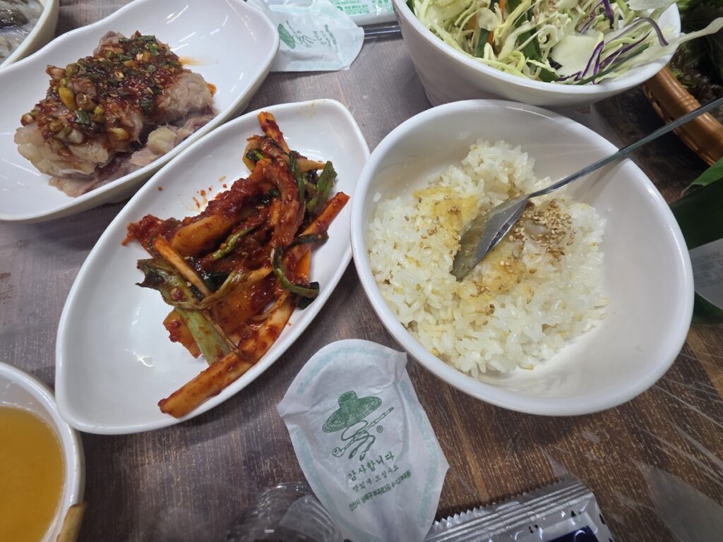 garak-market-sashimi-side-dishes-banchan A variety of Korean seafood side dishes (Banchan) served with a sashimi meal at Garak Mall 5.