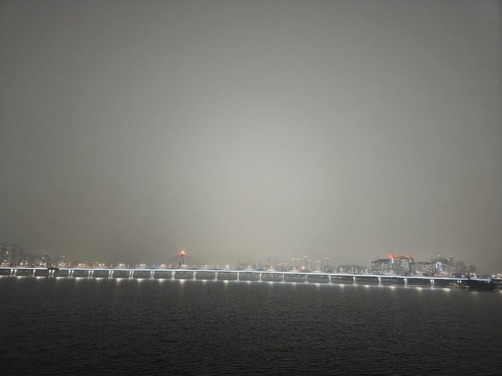 han-river-bridge-night-view-snow-fog A panoramic night view of a Han River bridge in Seoul shrouded in snow and winter mist.