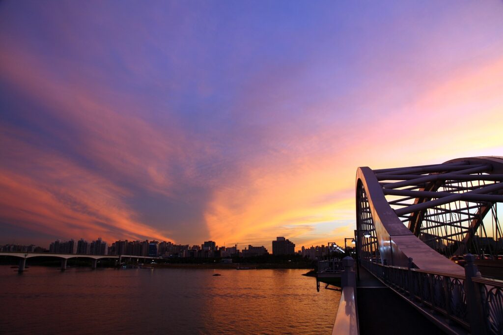 The Han River bridge in Seoul during a cold January evening, illustrating the urban atmosphere of South Korea winter travel in 2026