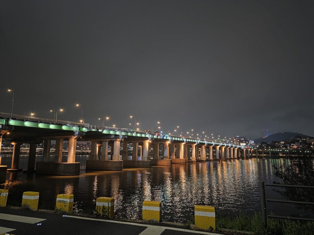 han-river-ramyeon-bridge-night-view Han River bridge night view near a floating rooftop ramyeon spot in Seoul