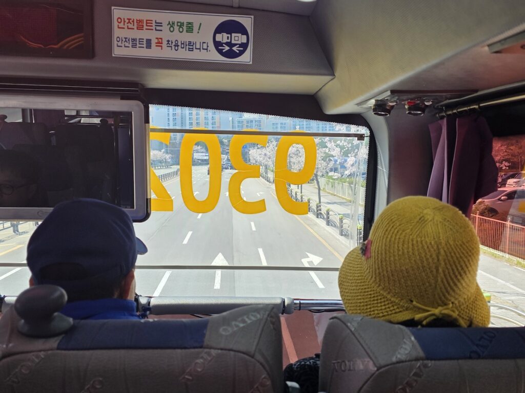 how-big-is-seoul-bus-transportation-view How big is Seoul image showing the view from inside a city bus, with roads and passengers reflecting Seoul’s everyday transportation scale