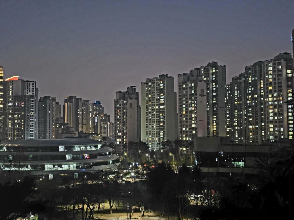 how-everyday-life-works-in-korea-apartment-living how everyday life works in Korea shown through apartment living, utility bills, deliveries, recycling, and shared residential systems