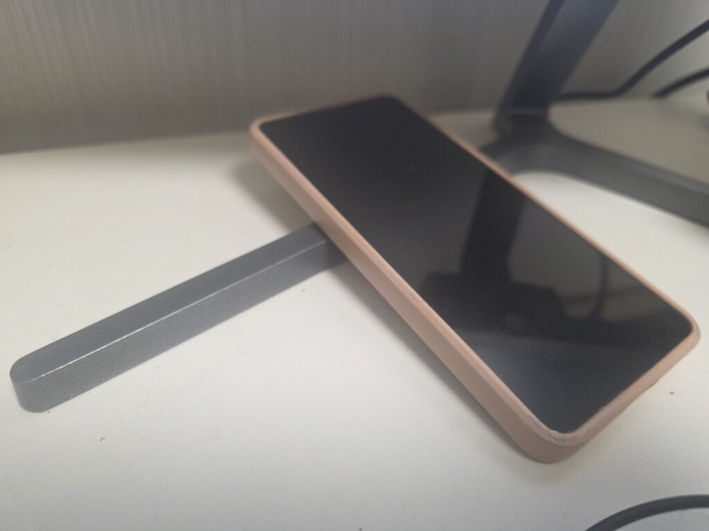 A latest Samsung Galaxy smartphone showing the best way to Buy a Phone in Korea through Jageupje or carrier contracts.