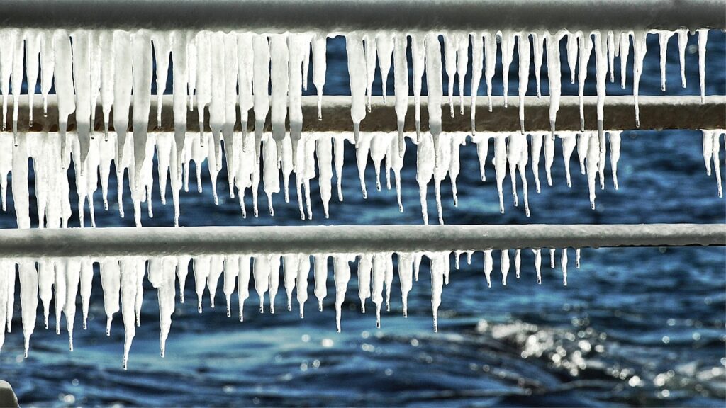 icicles-hanging-from-roof-in-korea Close-up of icicles hanging from a rooftop in Korea, sparkling under the cold winter sunlight