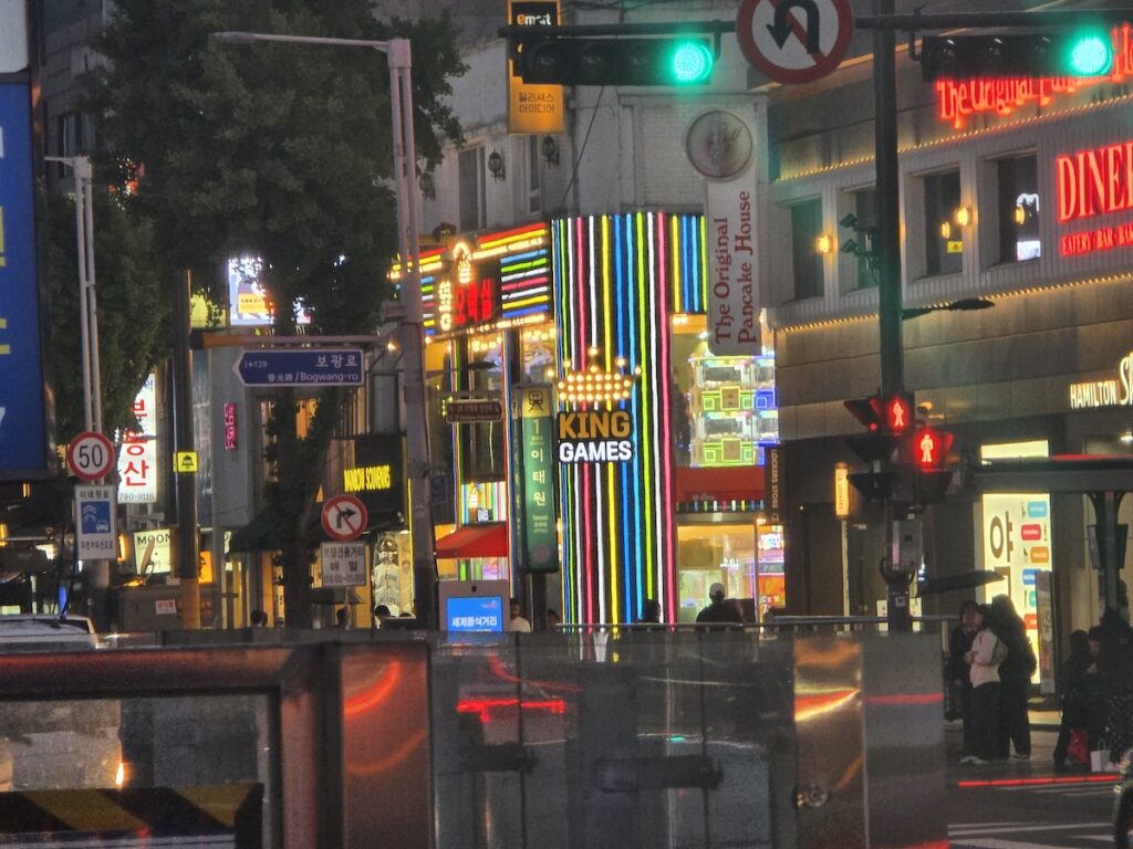 itaewon-seoul-nightlife-street-neon Itaewon Seoul nightlife street with neon signs, restaurants, and evening crowds near Itaewon Station