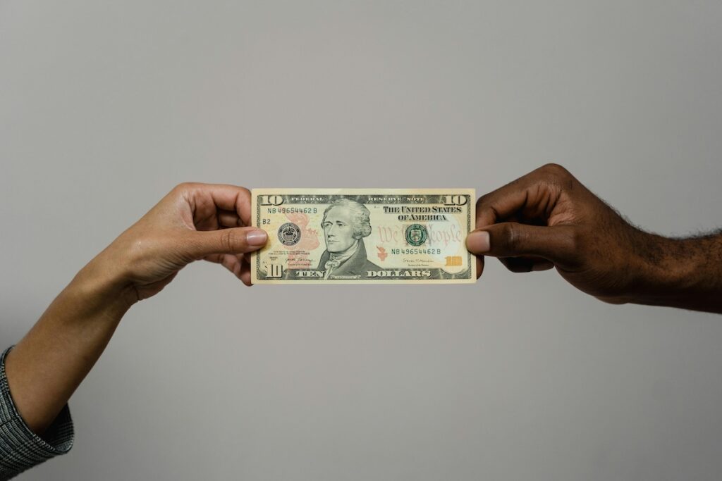 Foreigner using online banking in Korea to send money abroad