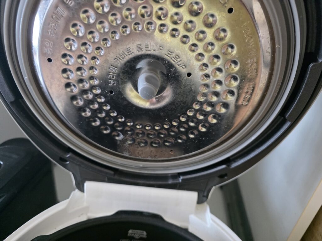 korea-lifestyle-best-rice-cooker-guide-inner-pot Korea Lifestyle: Best Rice Cooker Guide - X-wall Diamond inner pot for high-pressure cooking ritual.