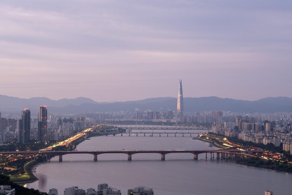 Korea Travel: Budget Saving Guide - Panoramic view of the Han River and Seoul skyline during twilight.