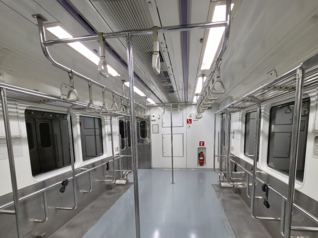 Korea Travel: Subway Lost & Found Guide - Digital search ritual on the LOST112 portal.