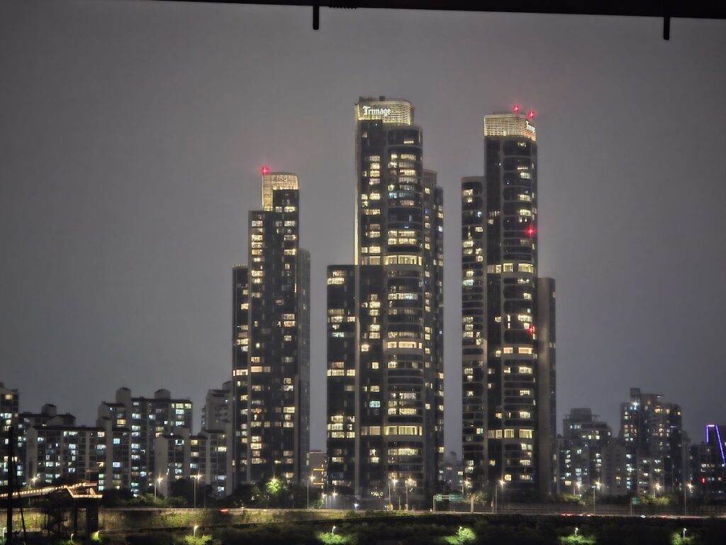 korean-housing-status-seoul-apartment Luxury apartment buildings in Seoul at night, showing how housing and social status can influence why Koreans rarely invite people to their home
