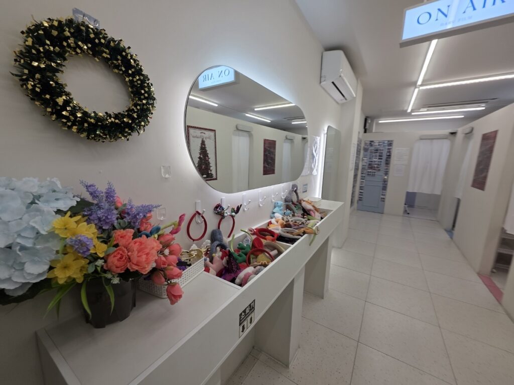 korean-photo-booth-props-accessories A wide variety of fun props like headbands, wigs, and flowers available at a Korean photo booth.