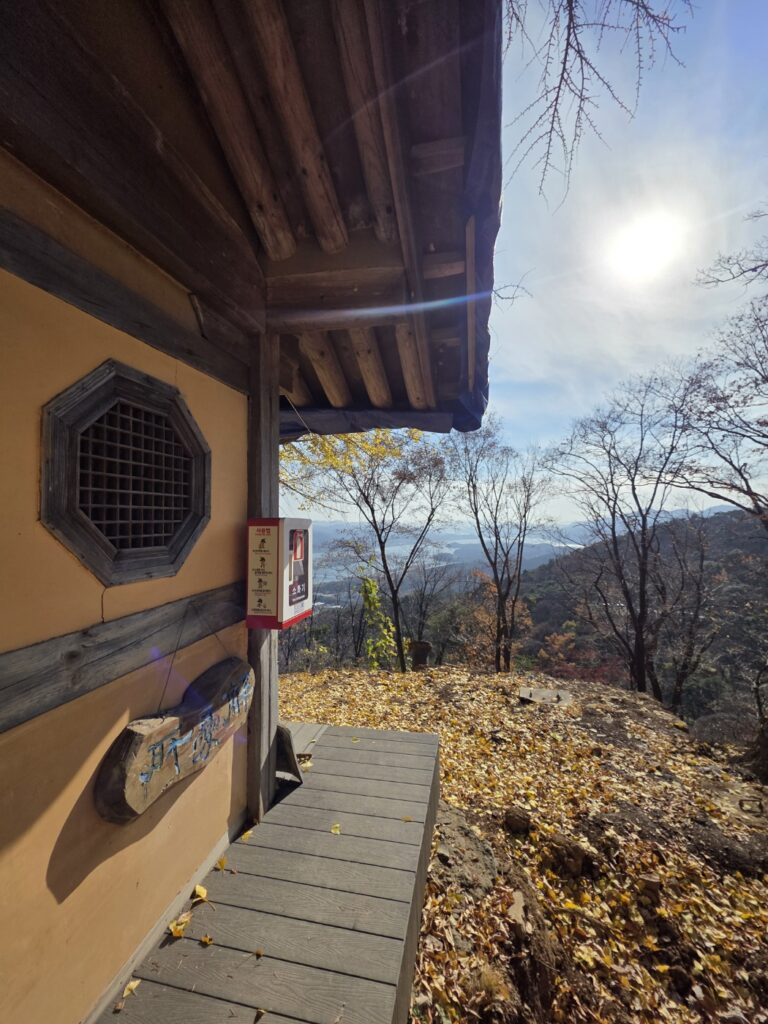 The stunning setting of Sujongsa Temple, showcasing its unique position halfway up Ungilsan Mountain.