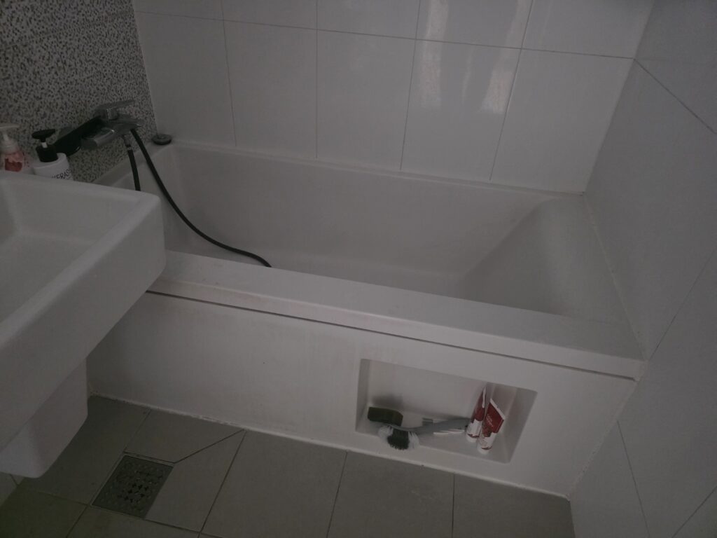 korean-wet-bathroom-floor-drain A central floor drain in a wet room, a unique feature of **Korean Bathroom Culture**.