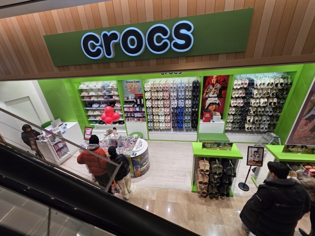 The ultimate Lotte World Mall family guide featuring top shopping and entertainment spots in Jamsil.