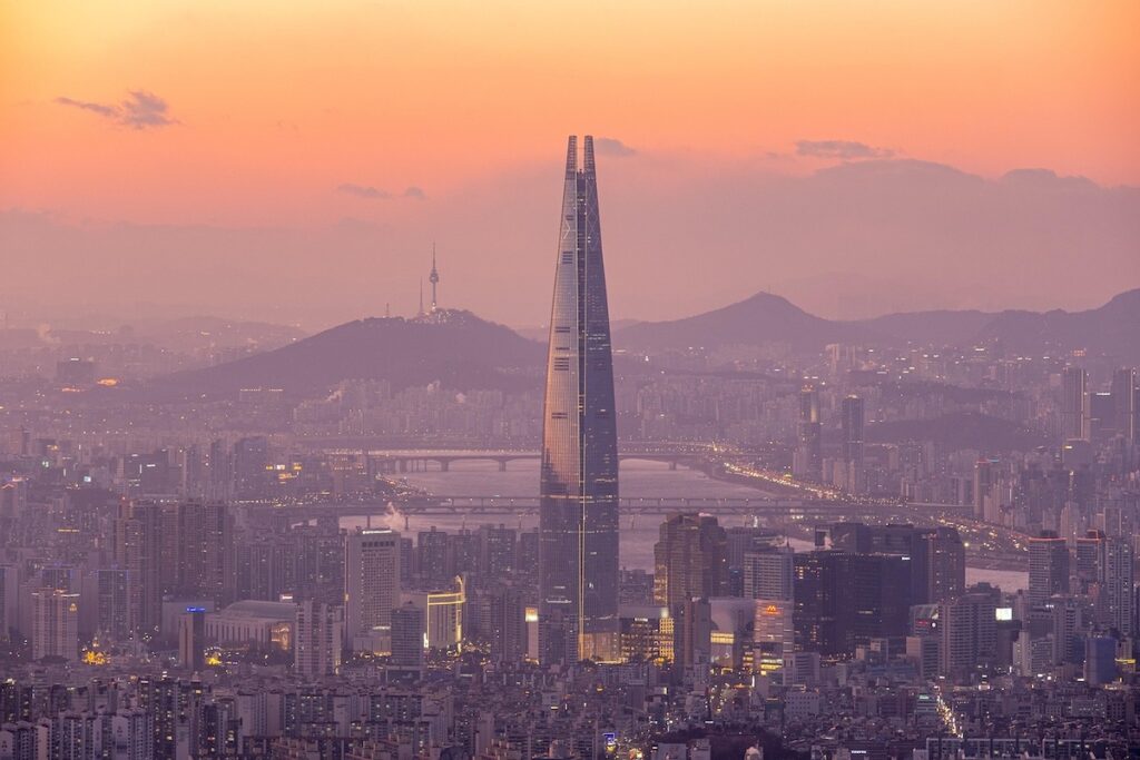 A breathtaking panoramic view of the Seoul skyline from a high-altitude suite, showcasing why these are the best luxury hotels for expats in Korea seeking an urban sanctuary.