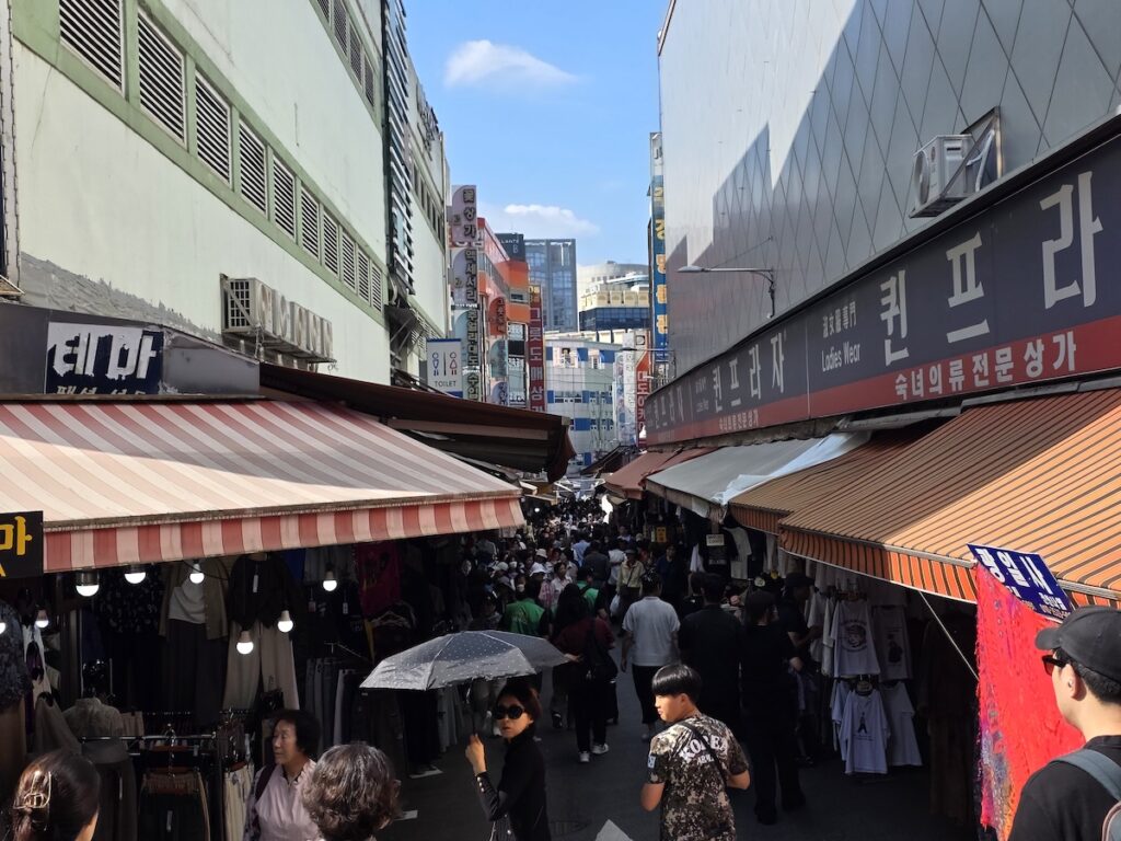 namdaemun-market-crowded-alley-seoul-shopping Crowded Namdaemun Market alley Seoul — where to buy real Korean souvenirs instead of Myeongdong