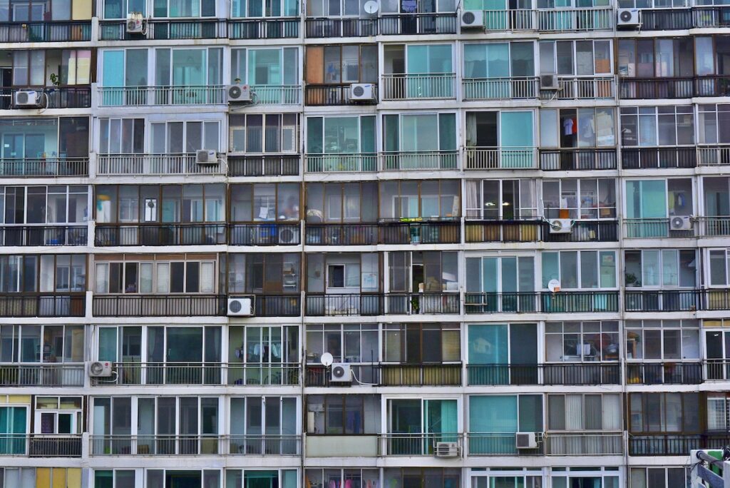 “Dense apartment complexes in Seoul showing high-rise residential buildings with uniform layouts.”