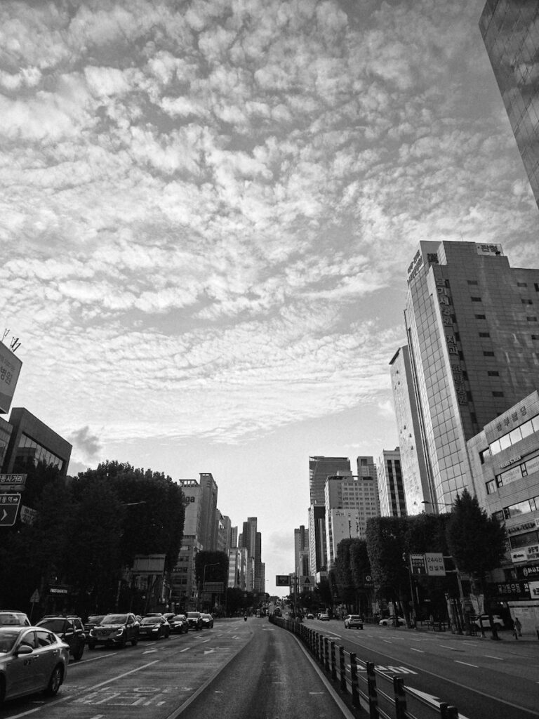 seoul-elite-lifestyle-urban-street-ritual An observant shot of a Seoul street under a dramatic sky, capturing the essence of the Seoul Elite Lifestyle.