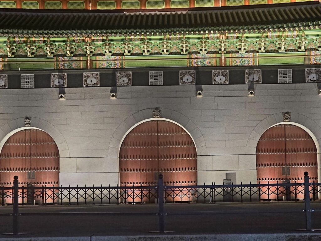 seoul-immigration-gate-professional-access A close-up of the arched entrance of Gwanghwamun Gate at night, representing a symbolic gateway to residency opportunities found in the South Korea visa guide for professionals.