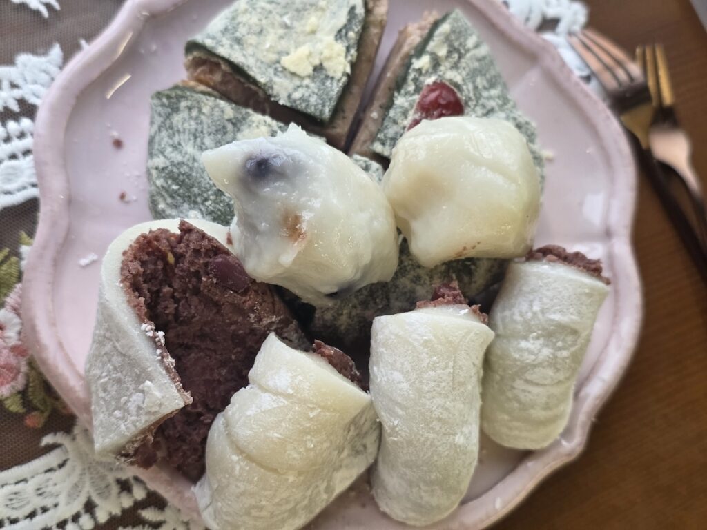 sliced-modern-korean-tteok-dessert Close-up of elegantly sliced modern Korean tteok with red bean filling, demonstrating the refined taste in the Korean tteok rice cake guide 2026.