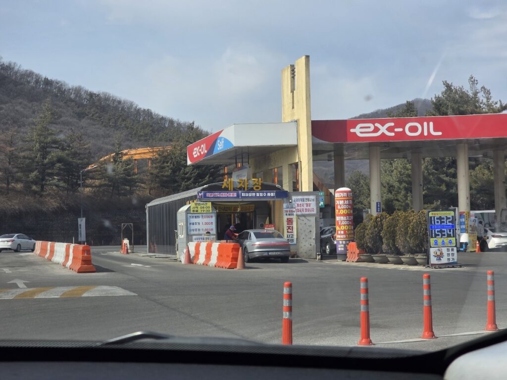 south-korea-highway-gas-station-prices-2026-price-board A digital price board at an ex-oil station displaying competitive South Korea Highway Gas Station Prices 2026 for gasoline and diesel.