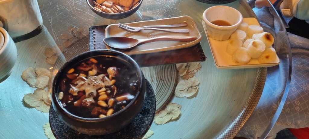 “Traditional Korean Ssanghwa tea served with grilled garaetteok rice cake on the side”