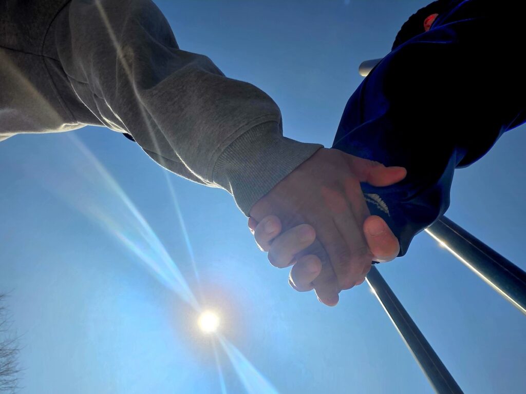 Korean couple holding hands outdoors — why do K-drama kisses look awkward explained through real Korean romance culture